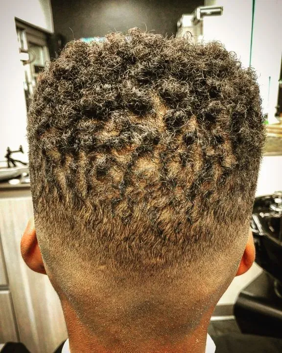 https://cdn.salonspotlight.com/photos/FLFdgrVmNfpcsnlqGKAa/05040bcd-1cdd-46ae-b169-3b50621619b7_720x720