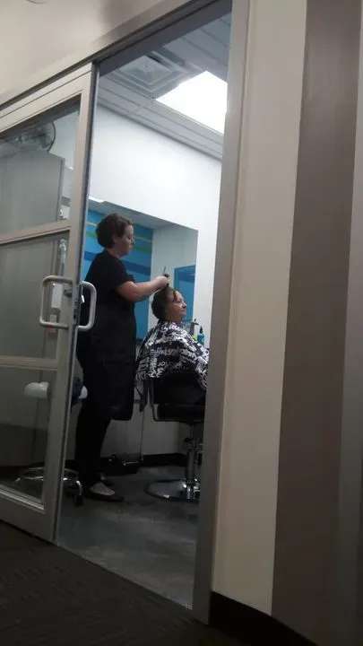 https://cdn.salonspotlight.com/photos/FLFdgrVmNfpcsnlqGKAa/41de0b96-daf0-42b1-a888-52d1a5ef8019_720x720