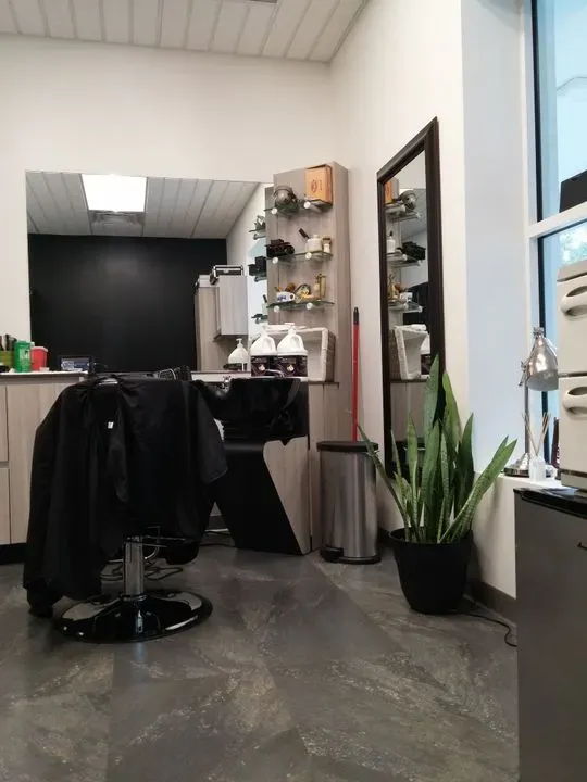 https://cdn.salonspotlight.com/photos/FLFdgrVmNfpcsnlqGKAa/752e3753-455c-443a-a05e-c6a1c3841848_720x720