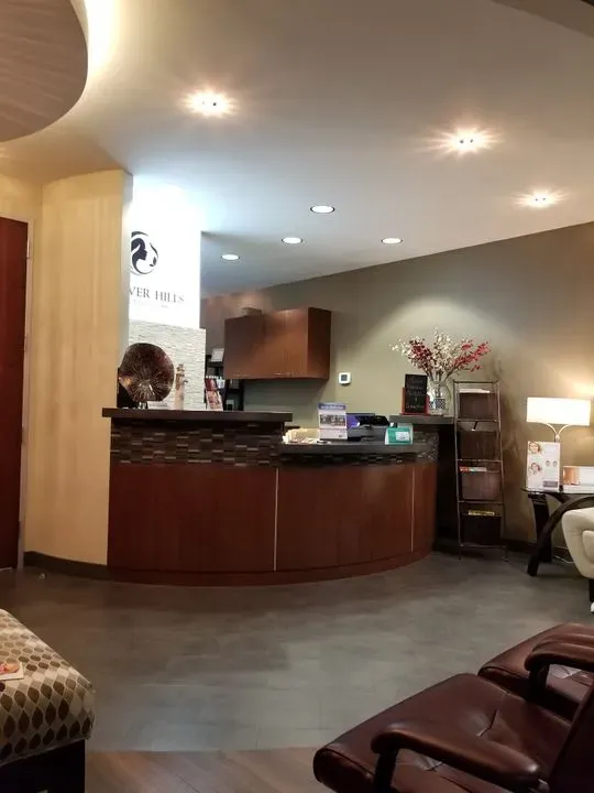 https://cdn.salonspotlight.com/photos/FN7eXjYK8jj9lvDhAZ9E/c22f7037-53f1-4db5-b69c-2ccb5ea10190_720x720