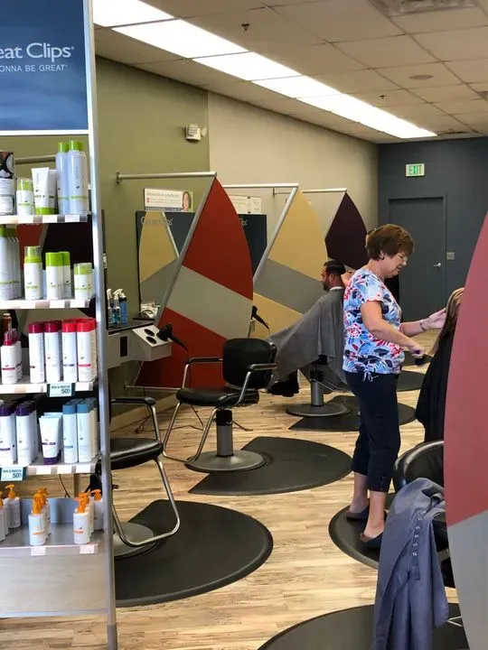 https://cdn.salonspotlight.com/photos/FN8fxg5SEHZVgbYOW1nI/30b404f0-6a25-41f6-9990-7b6b96ec6c2b_720x720