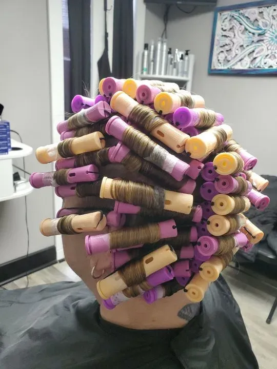 https://cdn.salonspotlight.com/photos/FOeHgA3A90V6EVXUEPcQ/0cb58693-9bc8-4e46-90db-f29e546bff71_720x720