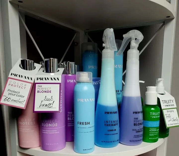 https://cdn.salonspotlight.com/photos/FOeHgA3A90V6EVXUEPcQ/81af75df-08a5-4a3a-84da-d30bad85c96b_720x720