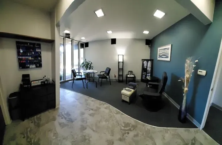 https://cdn.salonspotlight.com/photos/FOeHgA3A90V6EVXUEPcQ/e64715cf-3c25-4b5a-8ac5-7e64e216e5db_720x720
