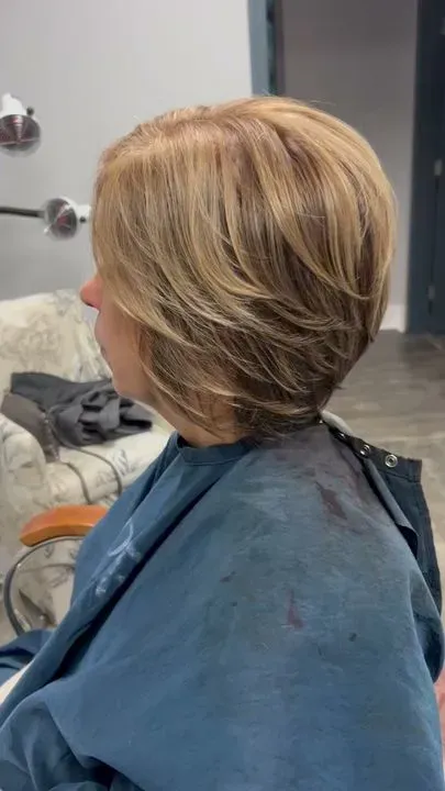 https://cdn.salonspotlight.com/photos/FQjYM1s8lrHMPJndDYNK/425c8e2c-24a9-4e19-ac30-002c6196964c_720x720