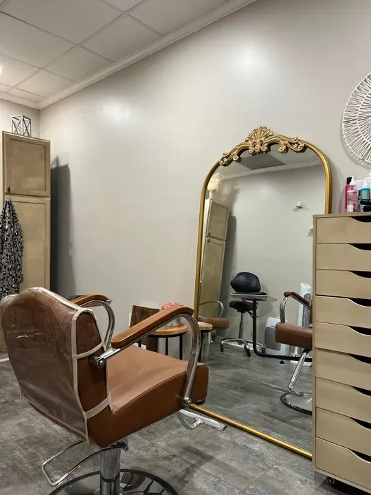 https://cdn.salonspotlight.com/photos/FQjYM1s8lrHMPJndDYNK/86613440-ebe2-42ab-8ae3-17dece2fe577_720x720