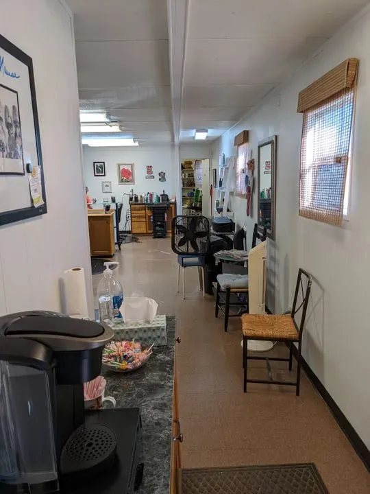 https://cdn.salonspotlight.com/photos/FRAdq8bwgBPF0SJnPIaG/1dd3f5fd-0038-43fc-9773-c2b38e5503aa_720x720