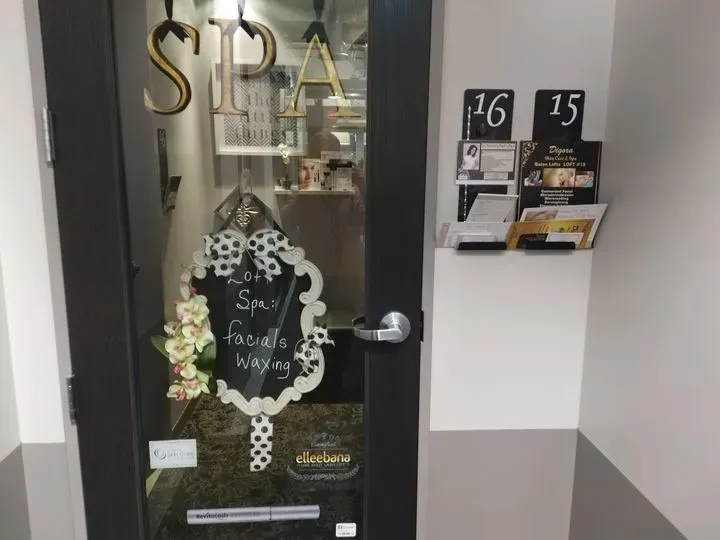 https://cdn.salonspotlight.com/photos/FRWLtTvzs95hqGd8r6zP/ce2320a3-79b1-4f2f-b766-1ecbb17bd7c7_720x720