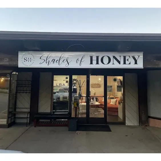 https://cdn.salonspotlight.com/photos/FSOT4Hn2mwq6jQTrWSLl/7ec2ec27-8a00-41f7-9791-c0a0b9fa6c02_720x720