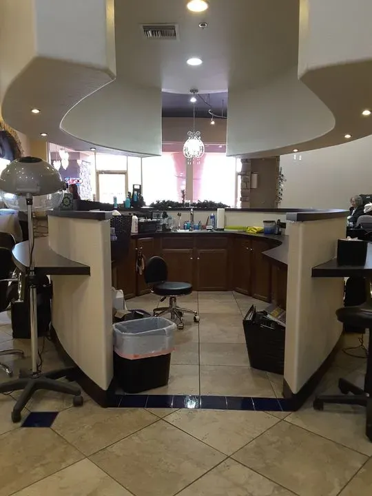 https://cdn.salonspotlight.com/photos/FXKln0E5QRYff9wjoKLG/7380f5f1-00a5-4ea4-b56d-f722241d4e30_720x720