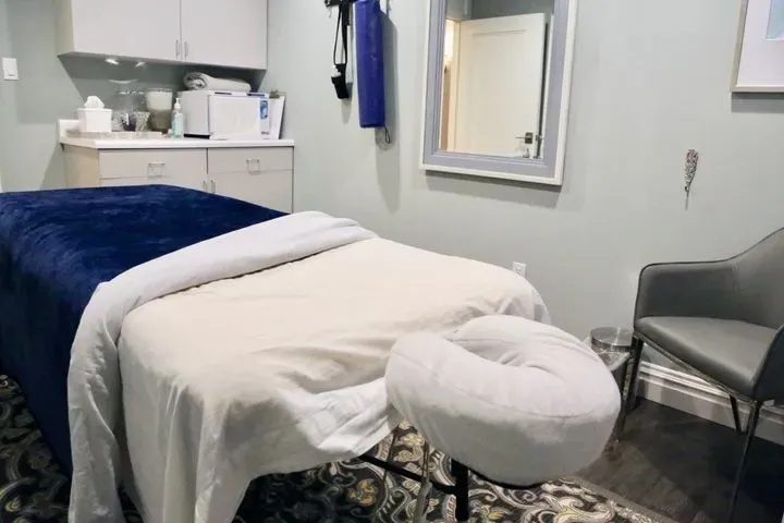https://cdn.salonspotlight.com/photos/FY65rihsoRGgl5MCdkAb/696ffc46-a6ea-40d9-939b-3c8aa44a3929_720x720