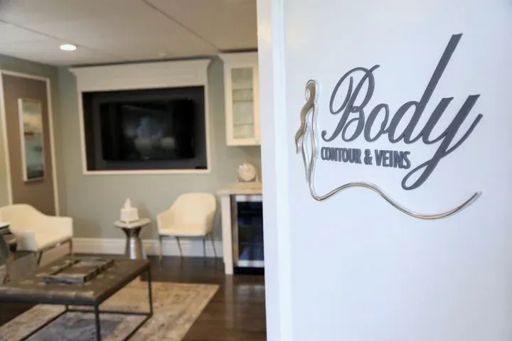 https://cdn.salonspotlight.com/photos/FY65rihsoRGgl5MCdkAb/e71970cc-5e53-44f4-8285-4657149c8041_720x720