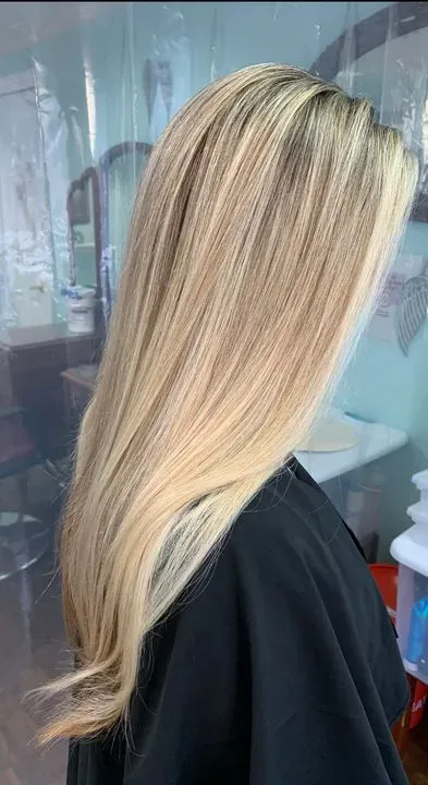 https://cdn.salonspotlight.com/photos/FZoKZBRxFQsWZLwYrooF/0a1a3d67-51cf-47f8-9943-206faec1c592_720x720