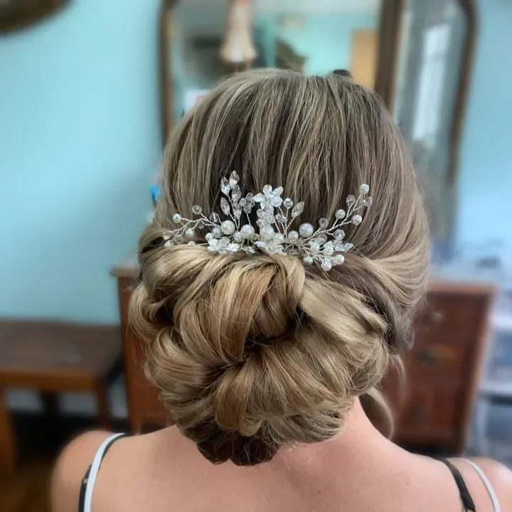 https://cdn.salonspotlight.com/photos/FZoKZBRxFQsWZLwYrooF/e03e5d23-1518-4a64-b647-ec824aa58909_720x720