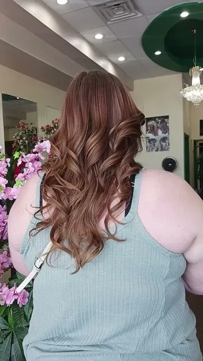 https://cdn.salonspotlight.com/photos/FZwtZmcblJSsAsyIDzg9/2be7b628-b3b1-4069-b1fd-14ba243f7ac3_720x720