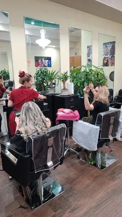 https://cdn.salonspotlight.com/photos/FZwtZmcblJSsAsyIDzg9/7fe5210d-4add-4c33-adb3-0a95c80002a1_720x720