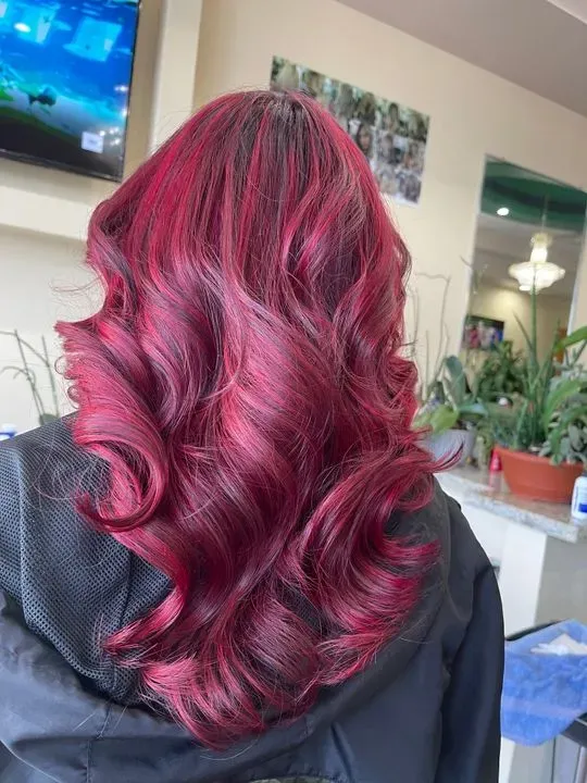 https://cdn.salonspotlight.com/photos/FZwtZmcblJSsAsyIDzg9/ee53e483-58ab-4b71-8f47-7678cda0bbe7_720x720