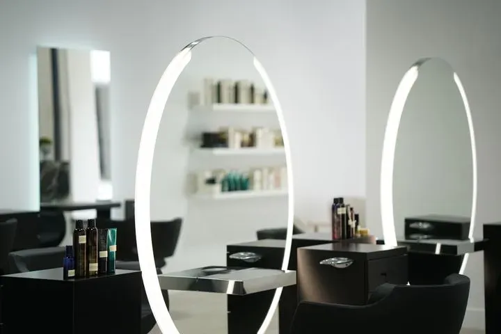 https://cdn.salonspotlight.com/photos/FbmpvNI4Bg72KTSS00hz/7f5759dd-473c-463f-a1c6-e8f7ed77c7eb_720x720