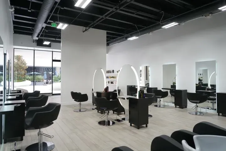 https://cdn.salonspotlight.com/photos/FbmpvNI4Bg72KTSS00hz/fd4e5b3b-4294-4a69-9803-c93d254784da_720x720