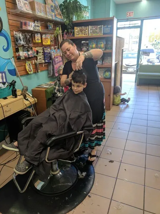 https://cdn.salonspotlight.com/photos/FbwMKd0KcAFQz15IdQxK/7e78054d-efef-4414-8331-93c5e87acd99_720x720