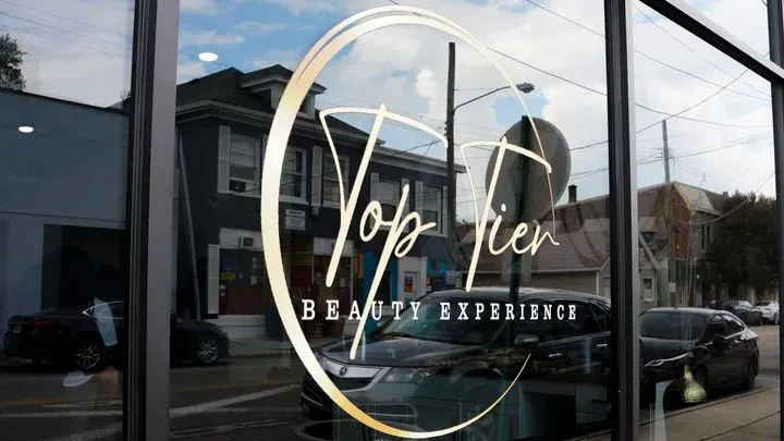 https://cdn.salonspotlight.com/photos/FcMgJpfwZJY9tT6F1SFb/12b2dae6-26bb-49c2-b2ec-95d595b49a11_720x720