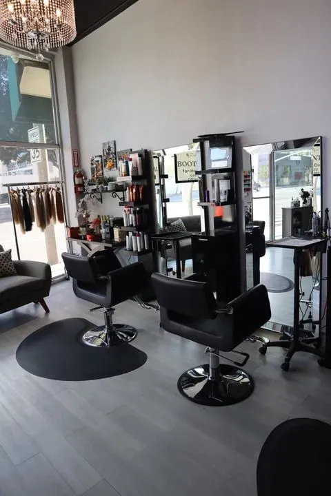 https://cdn.salonspotlight.com/photos/Fd4Rig02mxecWb7beMoK/068e31b3-ef6c-4a4f-927a-9af1344fefa8_720x720