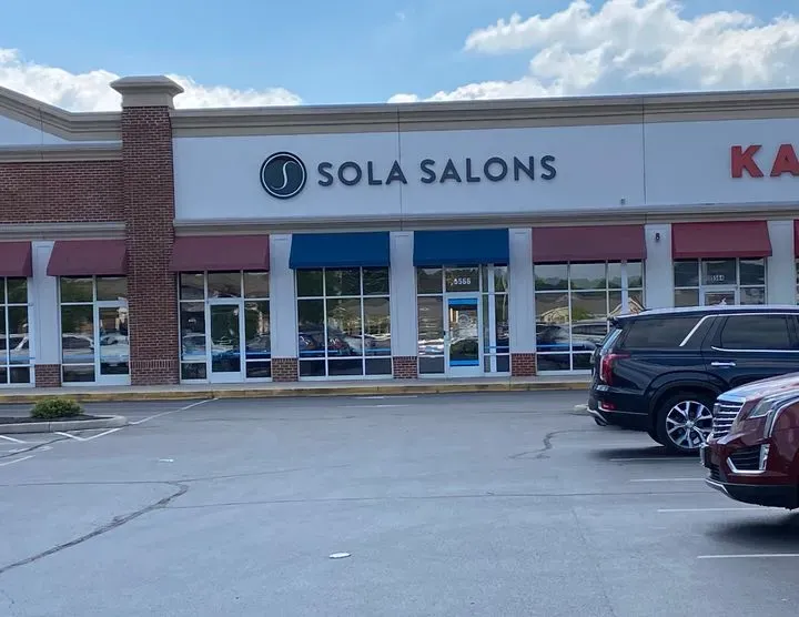 https://cdn.salonspotlight.com/photos/FdBywTRIiIEHrLdN90Gx/d5a78c2e-0394-4eae-989d-e1c628ccaa70_720x720