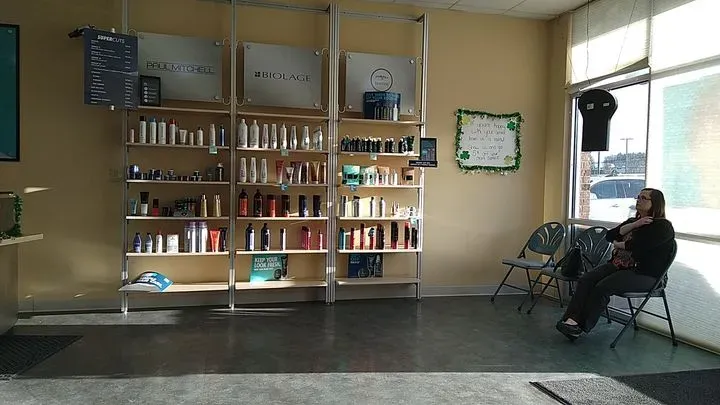 https://cdn.salonspotlight.com/photos/FdHGTc51GSVkV4U0i3c0/bbca300e-23f0-417b-b8f1-ae9d49b45c30_720x720
