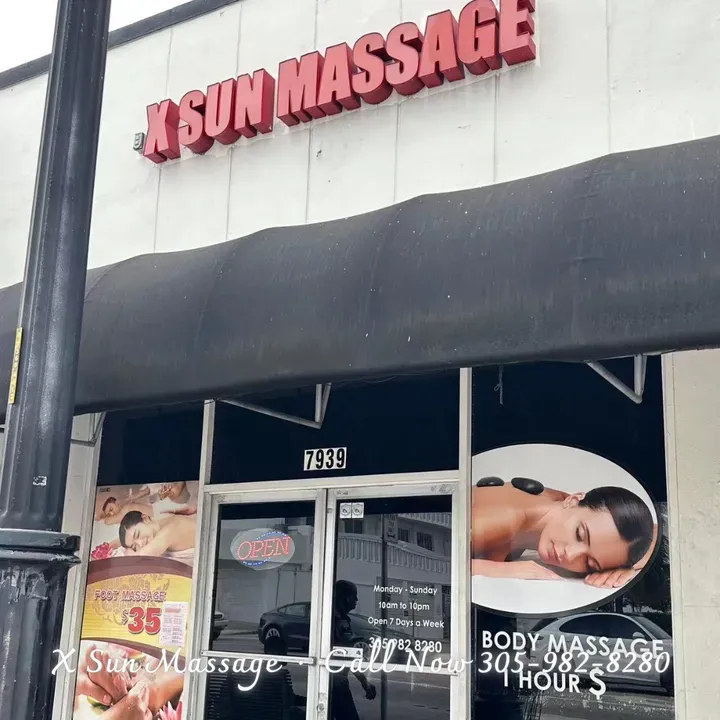 https://cdn.salonspotlight.com/photos/FfEsBV0OFc3Lbh5roi7h/ffd61eba-0cee-4a3c-8fec-db2e7a0dc42f_720x720