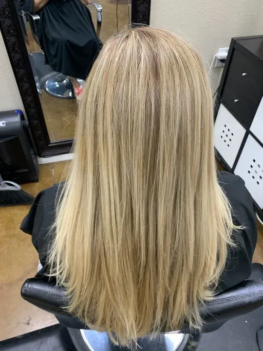 https://cdn.salonspotlight.com/photos/FfIy4zvNfXq2b8mXmfuh/21321838-8f72-434a-9cf7-e21bcafa0772_720x720
