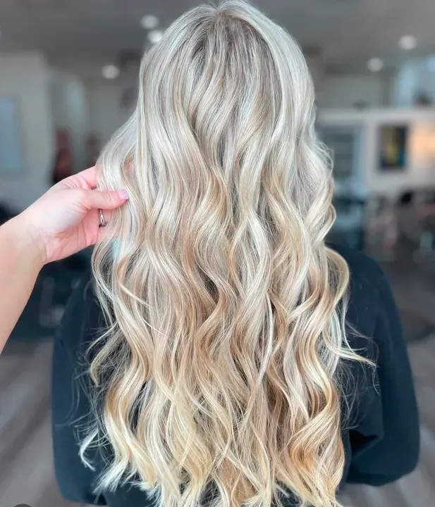 https://cdn.salonspotlight.com/photos/FfMQvDRg9UpJEmwZ2Ili/c94aec04-d40c-4a62-87dd-deef139a466d_720x720