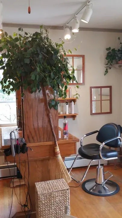 https://cdn.salonspotlight.com/photos/Fg7EFWcfc7eiQcK7OtGu/c5b8f61e-4db6-46d4-bf27-f0e7349bfc28_720x720