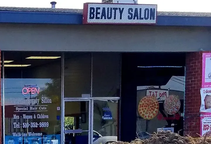 https://cdn.salonspotlight.com/photos/FhD8aYlX9P4PTjWlSXqJ/119516ca-d7dc-461f-a564-05f79fc78102_720x720