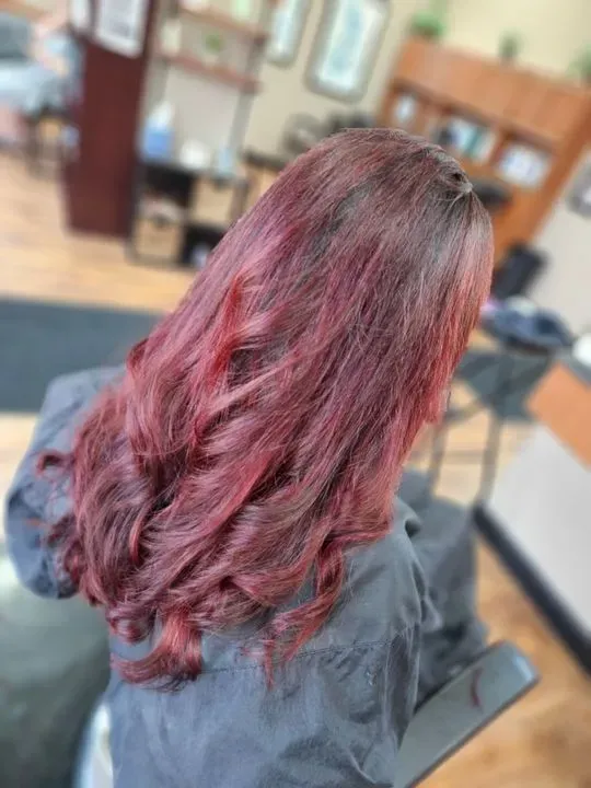 https://cdn.salonspotlight.com/photos/FhQixvVrCa0fg2g0fquA/3886f852-5361-44fc-a2b3-e38535bce3d3_720x720