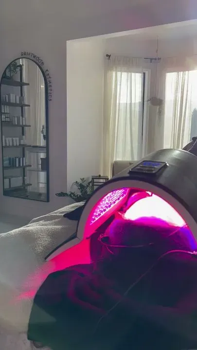 https://cdn.salonspotlight.com/photos/FiCNogIeshFLDnOsWh1c/883352de-2ccd-4346-ba08-b95e398e4fcf_720x720