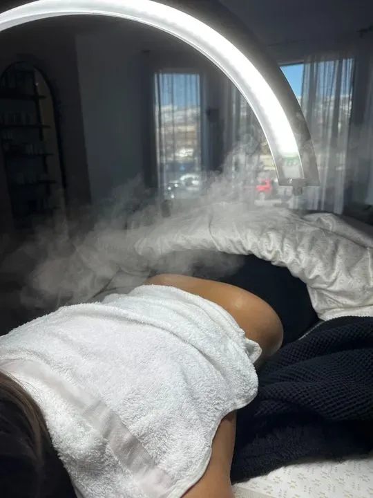 https://cdn.salonspotlight.com/photos/FiCNogIeshFLDnOsWh1c/f8a43520-f35f-4869-aeb1-7305af67fc25_720x720