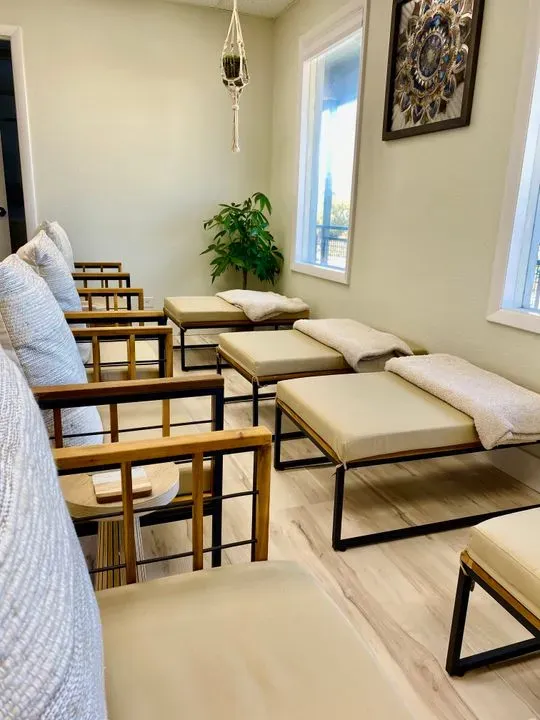 https://cdn.salonspotlight.com/photos/FlweFaCVUAeNyFvDQmOZ/aaa994eb-08f5-4dec-8c2a-78fac5de2664_720x720