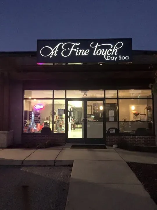https://cdn.salonspotlight.com/photos/FmEEOXEwHfU1eYjYAYCw/8209efe3-7b2b-4068-87c1-08b040462ee1_720x720