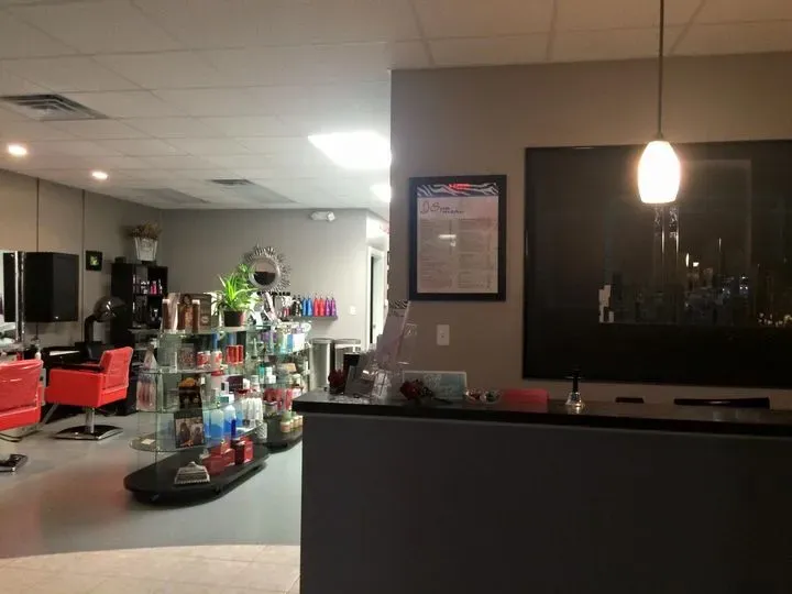 https://cdn.salonspotlight.com/photos/FmEEOXEwHfU1eYjYAYCw/cc6436a9-f8e7-4c74-b52e-95f2a9ae7374_720x720