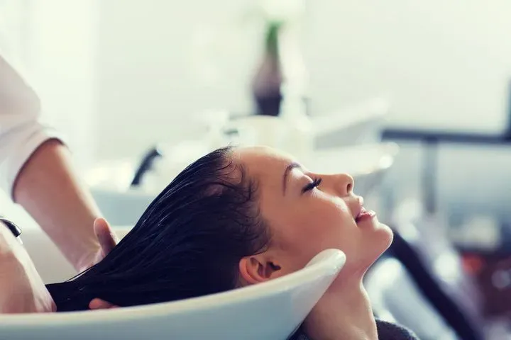 https://cdn.salonspotlight.com/photos/FoDQB8DQMgOOGjCShnEQ/1d7873a8-eff2-44fb-bf16-7c44fe2f5592_720x720