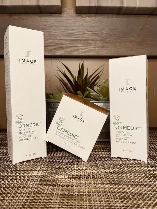 https://cdn.salonspotlight.com/photos/FqJQowky1lCponncEHc5/4fb1bcdf-7442-43f8-b47f-295b39dc2289_720x720
