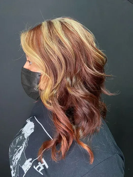 https://cdn.salonspotlight.com/photos/FrTcR48n5Q7WkQ1PHg8S/171e1336-beff-4f55-8846-3497d0dbbf81_720x720