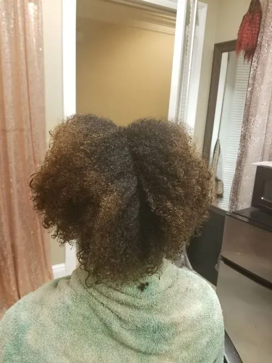 https://cdn.salonspotlight.com/photos/FryezPm0AUc4OWF9Ug3K/5b1f4fae-8067-4d06-ae2a-da7797bad4c8_720x720