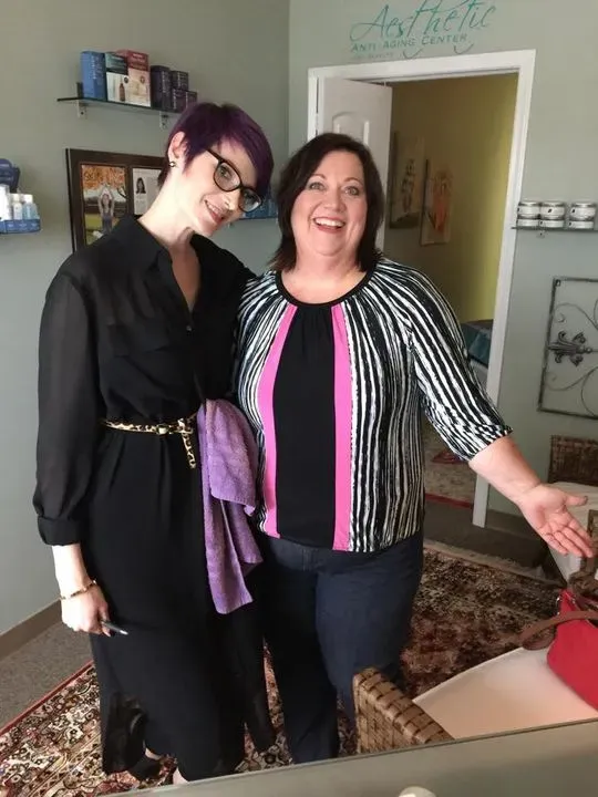 https://cdn.salonspotlight.com/photos/FsPozdcT3oSqVmm0b0XJ/0e18b83b-8681-429c-a163-7eb03702a255_720x720