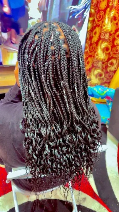https://cdn.salonspotlight.com/photos/Fsay2xQp8z5XR5KS3gH6/3acad497-72f6-47fb-a27a-03336f645a34_720x720