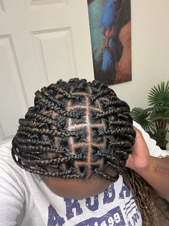 https://cdn.salonspotlight.com/photos/Fsay2xQp8z5XR5KS3gH6/43c0f6c4-78b3-44b8-b9f1-58d0e761ccac_720x720