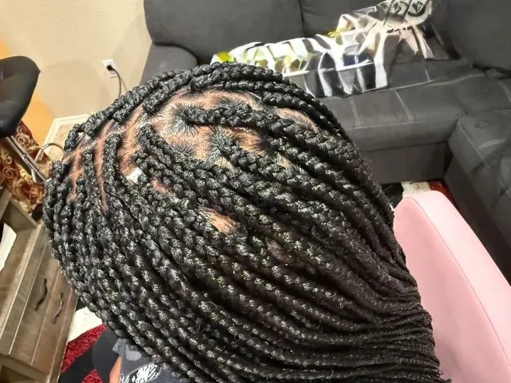 https://cdn.salonspotlight.com/photos/Fsay2xQp8z5XR5KS3gH6/7291d280-6dec-477b-89a6-ff5d248e8300_720x720