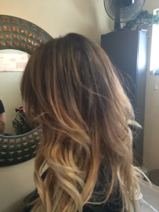 https://cdn.salonspotlight.com/photos/FwqkiwgDMIrxkkBCALlx/7ac74eea-5b66-47c2-aa57-046316ba191a_720x720