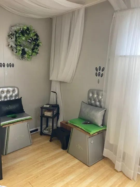 https://cdn.salonspotlight.com/photos/FxAYhhCOJUewoYzj17XS/6afb44d0-196f-49f8-81a2-aa33d73bca91_720x720