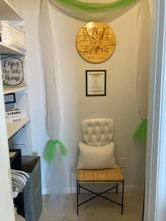 https://cdn.salonspotlight.com/photos/FxAYhhCOJUewoYzj17XS/9f4c6dff-b56b-48ab-af4e-13dfda397f82_720x720